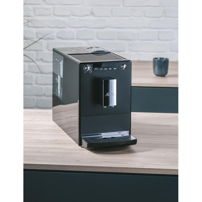 Melitta Solo - Fully Automatic Coffee Machine with Adjustable Spout, Small Coffee Machine with Removable Water Tank, suitable for e.g. Espresso or Café Crème, matte black Matte Black Single