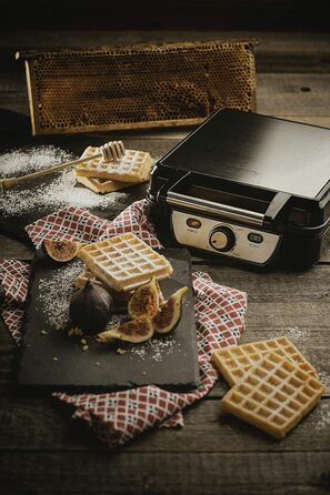 Adler Camry 4-Waffle Maker - 1500W Power, Adjustable Temperature, Black & Silver