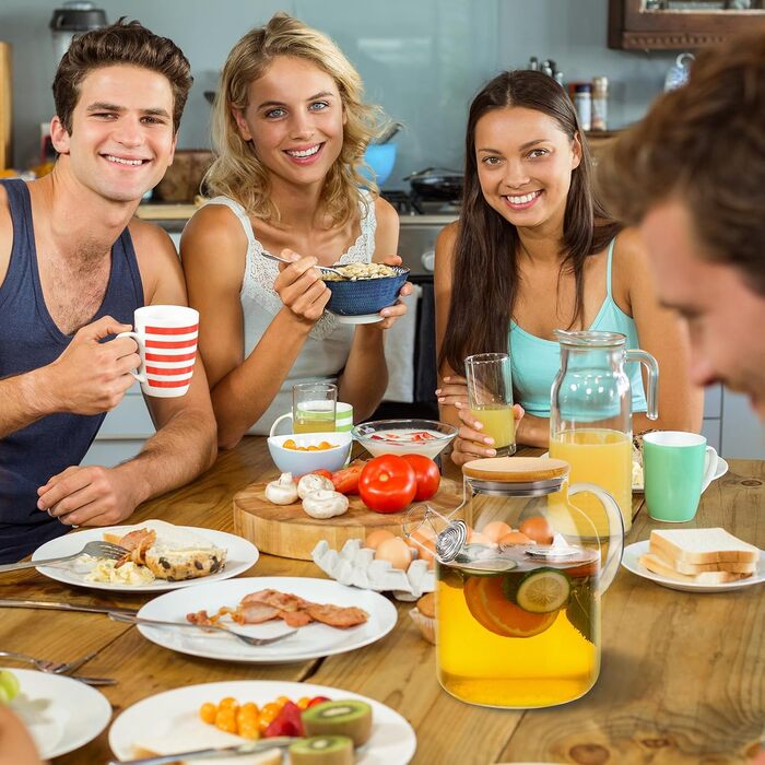 Чайник зі скла 1,8л з дерев'яним кришкою, з ситечком. Скляний чайник з боросилікатного скла, стійкий до високих та низьких температур, безпечний. Підходить для чаю, трав'яного чаю та фруктових напоїв.