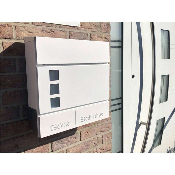 Поштова скринька Metzler Cube антрацит RAL 7016 з лазерним гравіюванням адреси та номера будинку. Скринька настінна з відділенням для газет та вікном, розмір 37x37x10.5 см