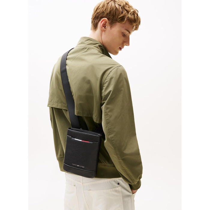 Жіноча сумка-кросбоді Tommy Hilfiger TH Central Mini Crossover, чорна гладка шкіра, універсальний розмір