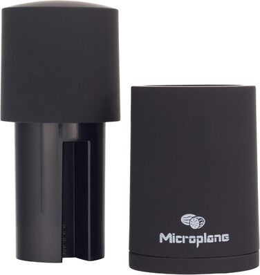 Набір млинок для спецій Microplane з теллічеррі, зеленим та шоколадним перцем