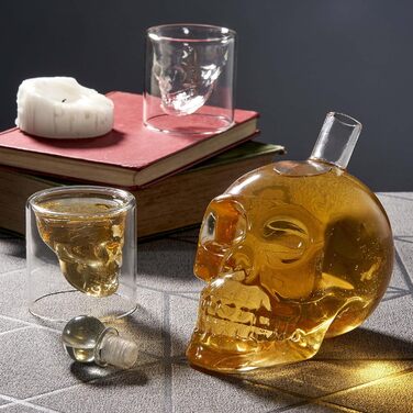 Oak & Steel - Whiskey Carafe Gift Set for Men - Skull Decanter (700ml) with 6 Shot Glasses (75ml) - Valentine's Day, Father's Day, Birthday, Christmas