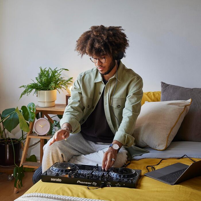 DJ контролер Pioneer DDJ-REV1 для Serato DJ – 2 деки