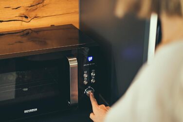 Мікрохвильова піч Severin 3-в-1 з грилем та конвекцією до 200°C, 25L, чорна, з антипригарним покриттям, MW 7752