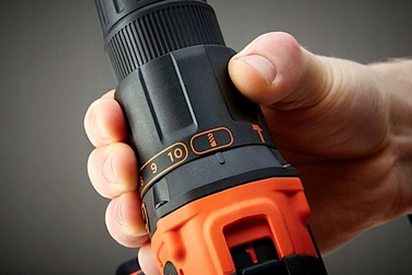 Ударний шурупокрут Black & Decker з 2 акумуляторами по 1,5 Аг 18В