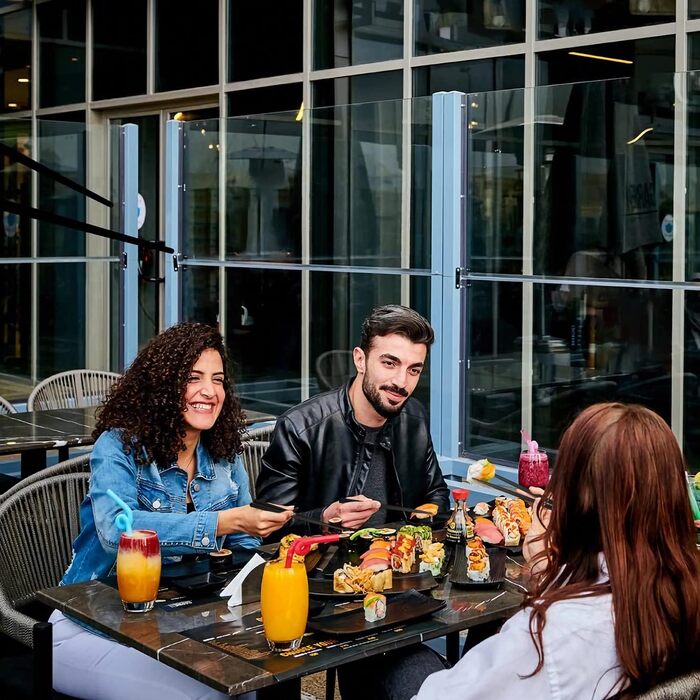 Набір посуду для суші 12 шт. Чорний набір суші з 4 тарілками, 4 парами паличок та 4 підставками для паличок. Підходить для ресторанів, сімей та готелів