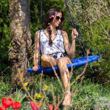Relaxdays Round Hanging Nest with Enclosed Seat