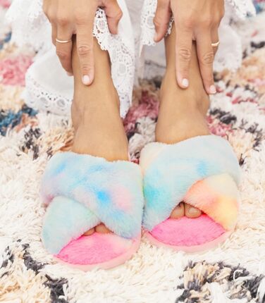 Тапочки жіночі Ankis з плюшу, теплі зимові, з перехресними ремінцями, з піною з пам'яті, з відкритими пальцями, пухнасті, для дому та вулиці (білий, чорний, сірий, верблюжий) (36/37 EU, кольори веселки)