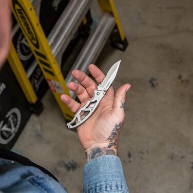 Gerber folding knife with plain edge and pocket clip