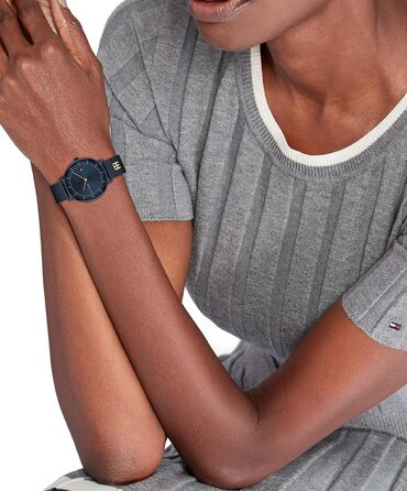 Годинник Tommy Hilfiger для жінок: кварцовий, аналоговий, з мікросітчатим браслетом з нержавіючої сталі. Доступні кольори: срібло, золото, рожеве золото, темно-синій (Navy Blue)