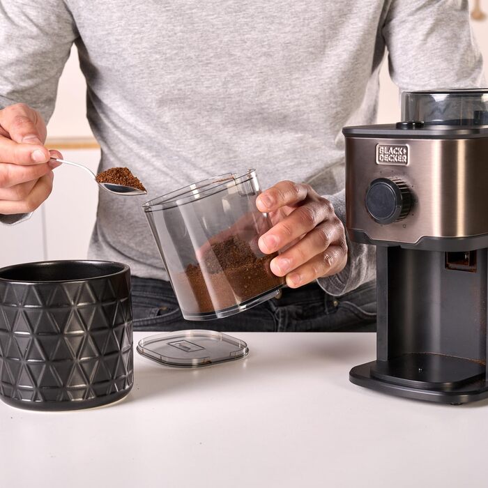 Електрична кавомолка BLACK+DECKER BXCG150E 150W з регулюванням помелу, нержавіюча сталь, 50г, чорна