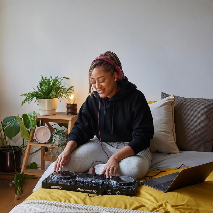 DJ контролер Pioneer DDJ-REV1 для Serato DJ – 2 деки