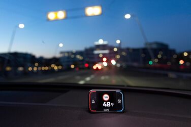 Радар-детектор Saphe Drive Pro для авто з кольоровим дисплеєм, сумісний з CarPlay та Android Auto, сповіщення про радари і небезпеки, дані Blitzer.de, підписка на 12 місяців