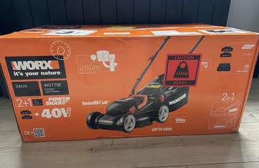 Акумуляторна газонокосарка WORX WG779E.1 40V, чорно-помаранчева