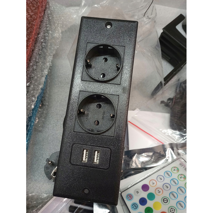 Кутовий ігровий стіл з підставкою під монітор, USB-портами, LED-підсвіткою та аксесуарами