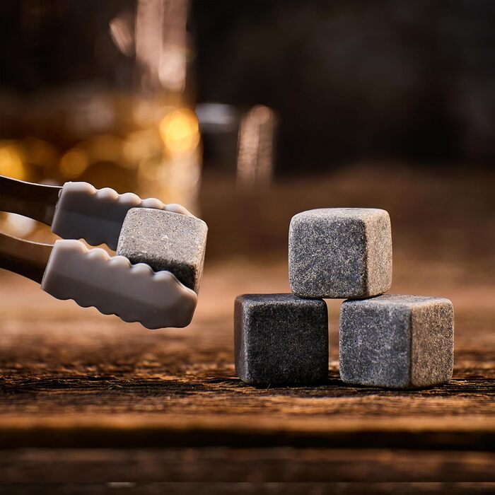 Набір для віскі WHISISKEY: 12 каменів та щипці - подарунок для чоловіка