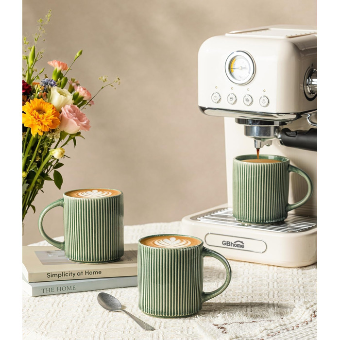 Набір посуду GBhome з реактивної глазурі для 6 осіб, 18 предметів. Ручна робота, керамічний посуд, безпечний для мікрохвильової печі та посудомийної машини. Глибокий зелений колір (Immergrün). Включає 6 чашок.