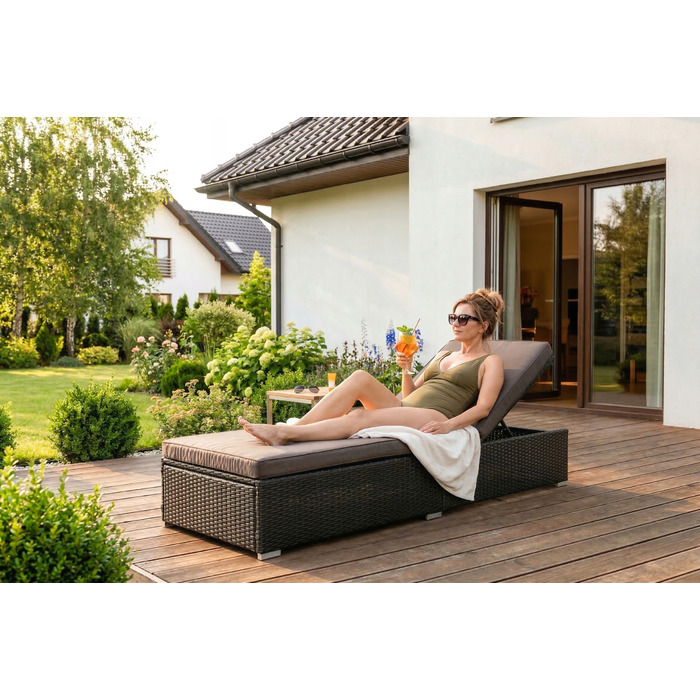Шезлонг із техноротанга чорний Mebel Elite