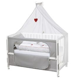 Дитяче ліжечко-приставка roba Adam & Eule 60x120 см, дерев'яне, біле, з матрацом, постільною білизною та балдахіном, регульована висота, мобільне