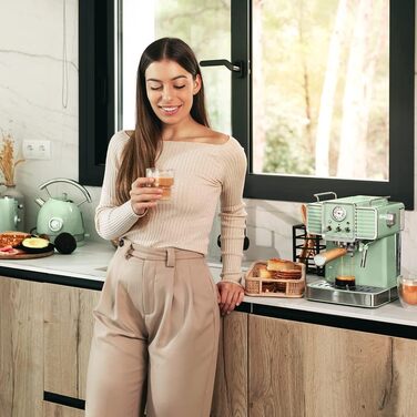 Еспресо-кавоварка Cecotec Express-Kaffeemaschine Power Espresso 20 Tradizionale, 1350 Вт, 20 Bar, з термоблоком та капучинатором, вінтажний дизайн, 1,5 л, світло-блакитний колір