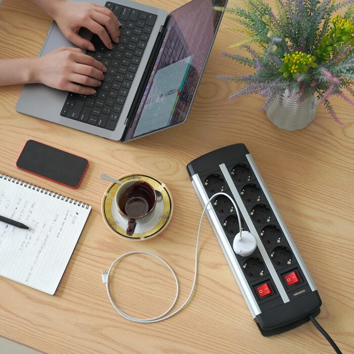 Мережевий фільтр Ucomen 10-фазний з USB та захистом від перенапруги (3680W 16A) для комп'ютерних столів, 20W USB-A та USB-C, кабель 1.5м