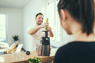 Електрична повільна соковижималка Severin для овочів та фруктів, Slow Juicer, 1.0 л