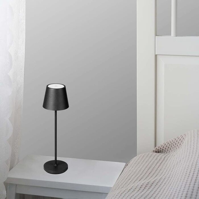 LED-лампа настільна V-TAC VT-7522 чорна з бездротовим живленням, сенсорне керування, акумулятор 4400 mAh, IP54, 3000K, 2W (для дому та вулиці)