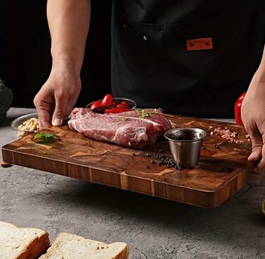 Premium Cutting Board made of Solid Acacia Wood - Antibacterial Wood & Dishwasher Safe - Ideal Kitchen Board for Hobby and Professional Chefs - 32.5 x 22.5 x 1.5 cm