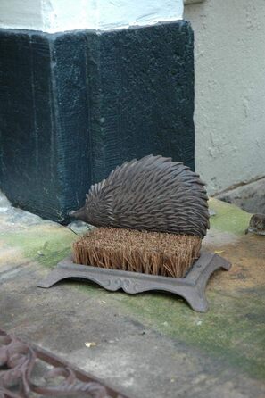 Esschert Design Hedgehog Doormat, Foot Scraper with Brush, Cast Iron, Approx. 25 cm x 16 cm x 15 cm