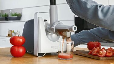 М'ясорубка Bosch MFW68660 сріблясто-чорна, 2200 Вт, насадки для ковбас, 4 тертки, 3 диски з нержавіючої сталі (3, 4.8, 8 мм)