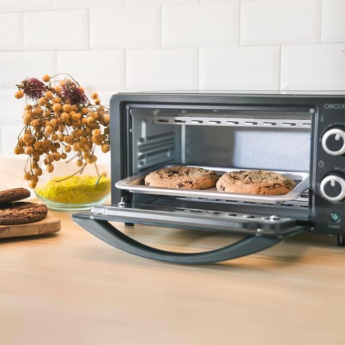 Електрична піч Cecotec Bake&Toast 1090 Black, 10 л, 1000 Вт, таймер 60 хв, регулювання температури до 230ºC, деко, решітка-гриль та щипці з ручкою