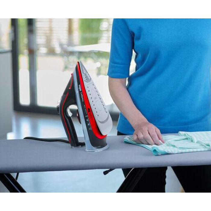 Парова праска Braun SI5057RD 2700 Вт, система захисту від крапель, вертикальне прасування