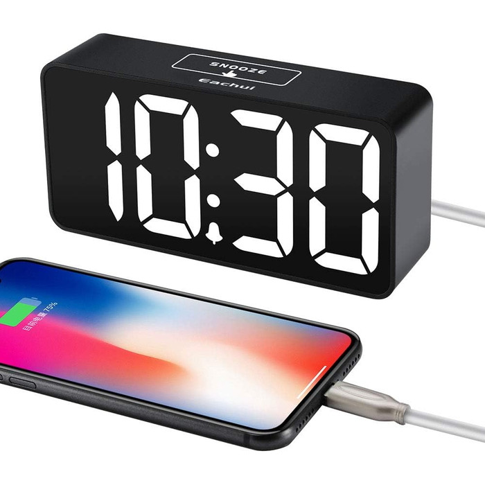 LED-годинник Eachui з USB-зарядкою, великий дисплей, регулювання яскравості та гучності, повторний сигнал, 12/24 год, цифровий годинник, живлення від мережі (чорний & білий)