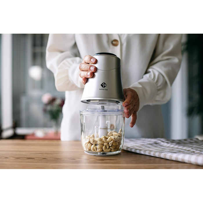 Електричний подрібнювач Family Care для кухні: 3 титанові леза, 300W, скляна чаша 600 мл, багатофункціональний, для м'яса, цибулі, овочів, горіхів, льоду