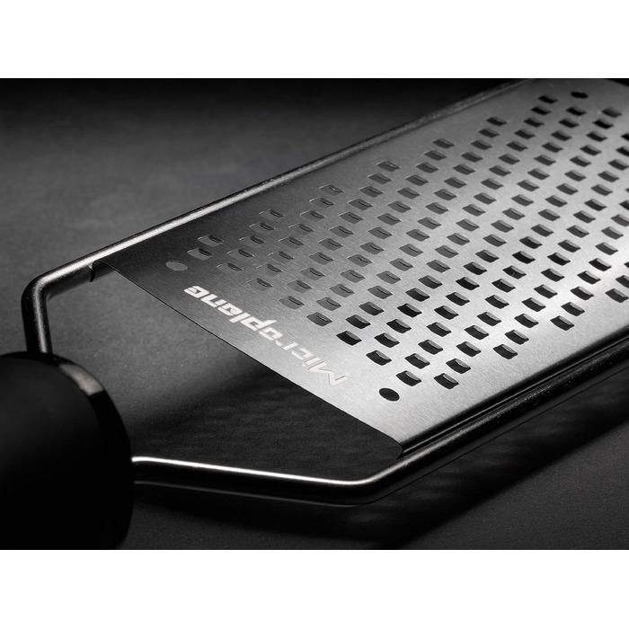 Терка Microplane для сиру, моркви, імбиру, кокосу та хріну, червона, з нержавіючої сталі - Made in USA