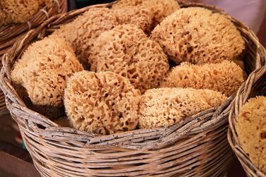 tom&pat Natural Sponge with Cord & Glass Charm - Dermatest: Very Good, Unbleached Bath Sponge Shower Sponge Body, Exfoliating Sponge from Greece, Premium Quality (17-18 cm)