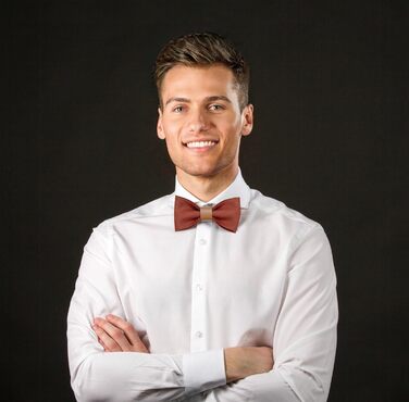 Набір аксесуарів чоловічих Leinen: краватка-метелик зі шкіри, підтяжки зі шкіри, нагрудна хустка, запонки (Темно-помаранчевий)