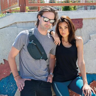 Чорний туристичний рюкзак Travelon Active Waist з захистом від крадіжки (9.5 x 6 x 2)