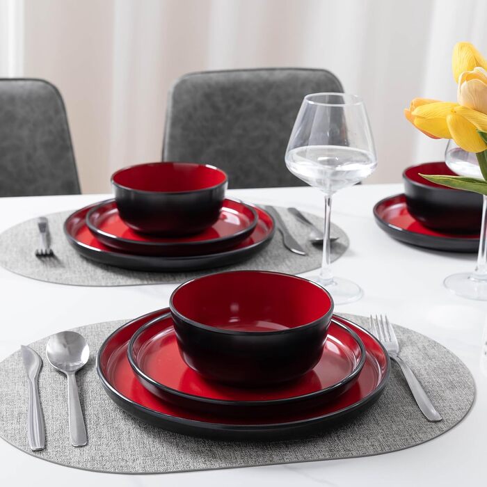Набір посуду на 4 особи (12 предметів): тарілки для їжі, десертні тарілки, миски для каші, легкі тарілки та миски з меламіну. Підходить для кемпінгу, дачі, пікніків. Кольори: червоний та чорний.