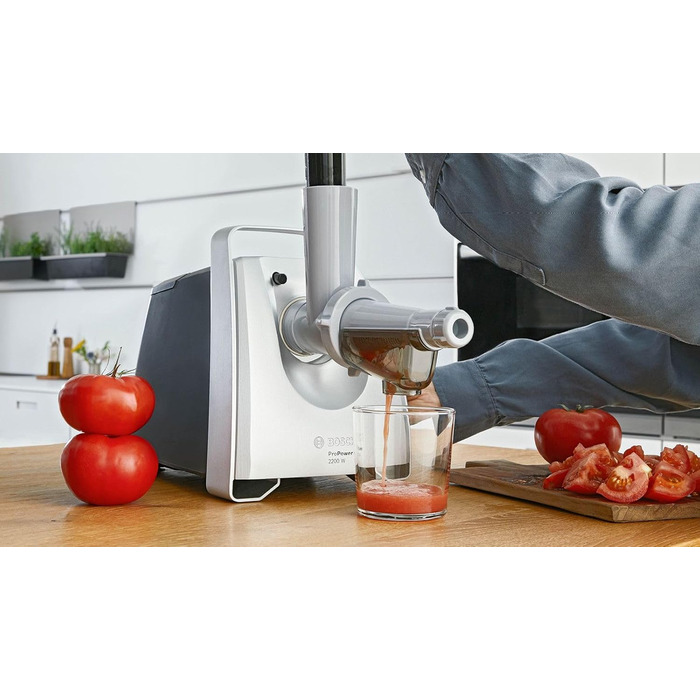 М'ясорубка Bosch MFW68660 сріблясто-чорна, 2200 Вт, насадки для ковбас, 4 тертки, 3 диски з нержавіючої сталі (3, 4.8, 8 мм)