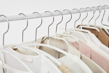 MAWA Clothes Hangers Light, Set of 20 space-saving and non-slip hangers, ideal for T-shirts, tops, and lightweight sweaters, with a 360° swivel hook and non-slip coating, 40 cm, Black