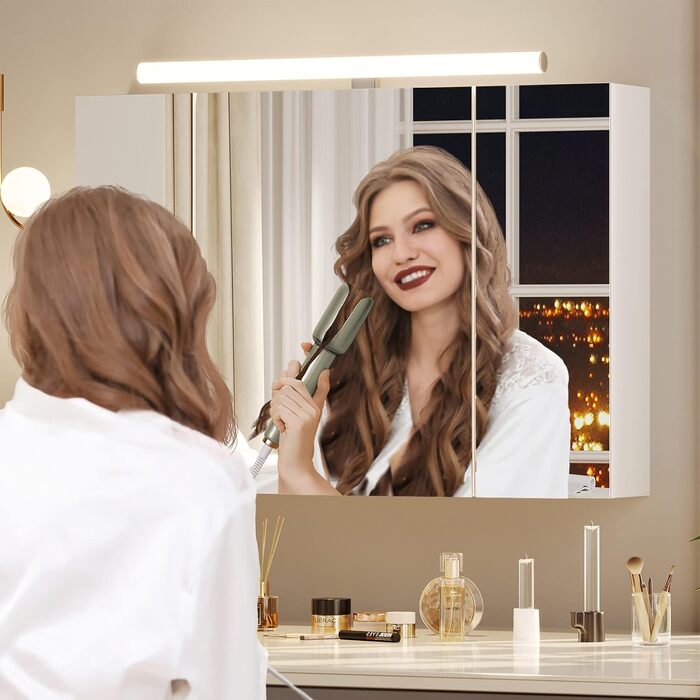 Дзеркальна шафа для ванної кімнати DICTAC з LED-підсвічуванням, розеткою та вимикачем (90x16x60 см), 3 дверцята, білий колір