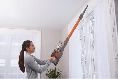 Бездротовий акумуляторний пилосос Black+Decker 4-в-1 BHFEV182C (18V, 2.0Ah) з електрощіткою, для підлоги та ручного використання, з насадкою для щілин, акумулятором, зарядним пристроєм та настінною підставкою, Titanium/Orange