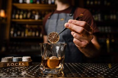 Набір для віскі R.O.C.K.S. з 6 гранітних каменів ручної роботи та дерев'яна подарункова шкатулка