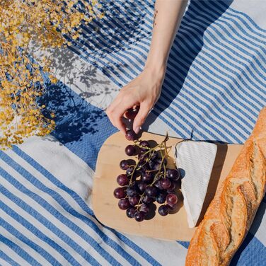 Пляжна ковдра XXL MOMOMUS Фута – велика, легка, швидковисихаюча (210x240 см, блакитна) для пікніка та відпочинку