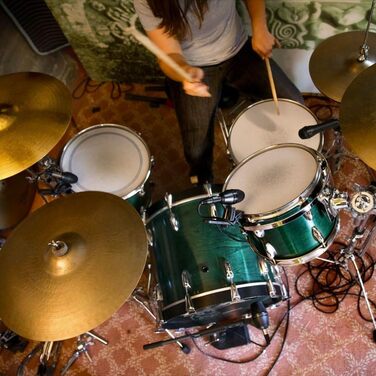 Шуре PGA56 Динамічний мікрофон для барабанної установки (снейр/том) з кріпленням та XLR-кабелем