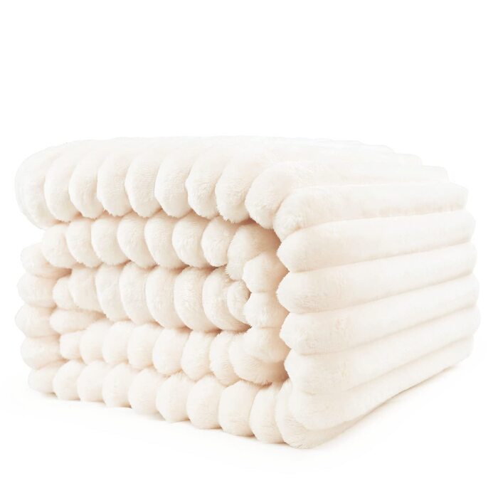 Тепла флісова ковдра 150x200 см - м'яка ковдра на ліжко та диван, ідеальний подарунок для мами, жінок та подруги (бежева)