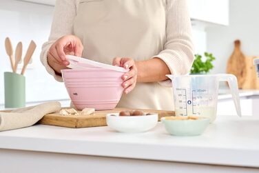 Emsa K32517 Prep&Bake Plastic Mixing Bowl 1.7 L | with a preserving lid for refrigerator storage | non-slip base | perfect stability when mixing | dishwasher safe | Pink