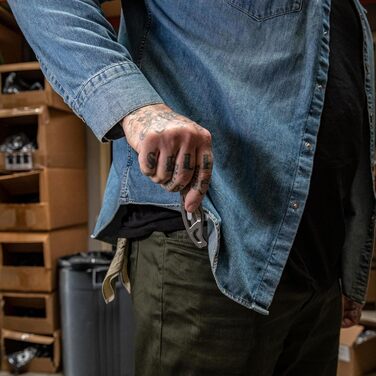 Gerber folding knife with plain edge and pocket clip